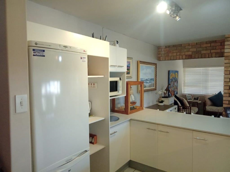 5 Bedroom Property for Sale in Wavecrest Eastern Cape